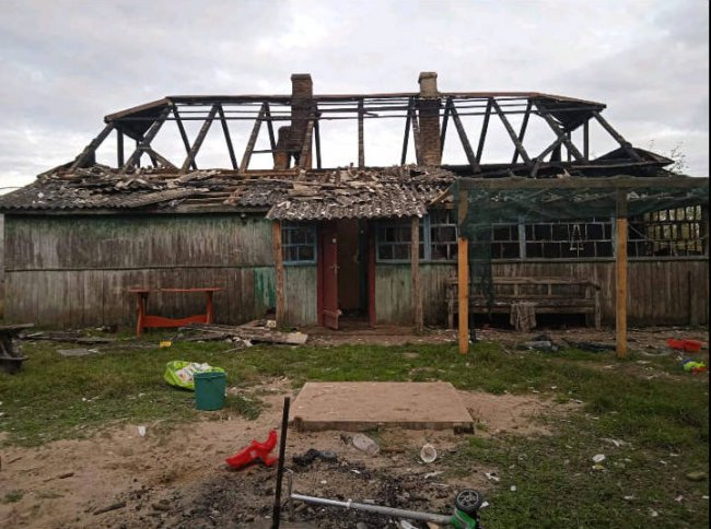 Багатодітна сім'я з Волині через пожежу залишилася без даху над головою. ФОТО