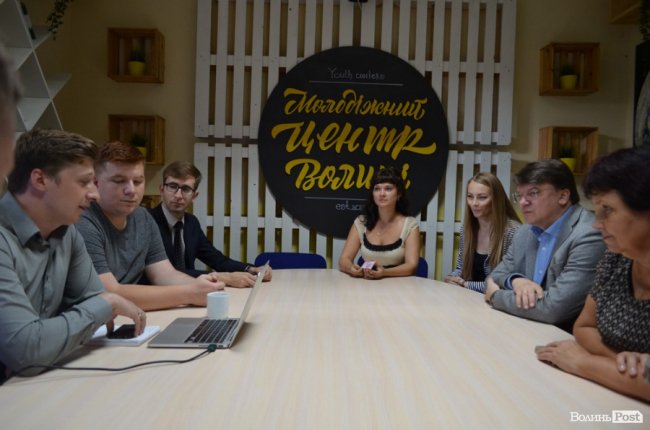 Ми відкриті і готові до спілкування: міністр зустрівся із молоддю у Луцьку