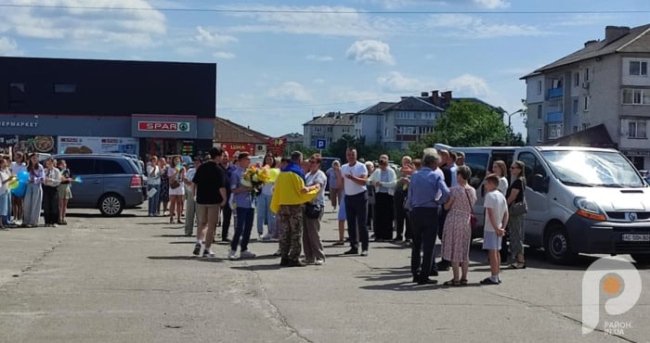 На Волині зустріли звільненого з російського полону захисника Андрія Тарасюка
