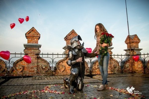 Романтичний Луцьк: пропозиція на вежі замку Любарта. ФОТО