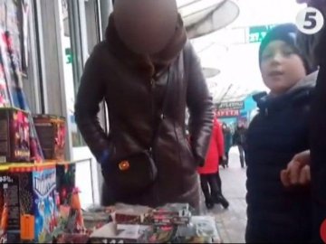 На луцькому ринку дітям продають петарди та феєрверки