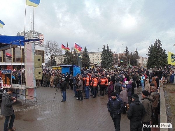 Антивоєнне віче у Луцьку. ФОТО