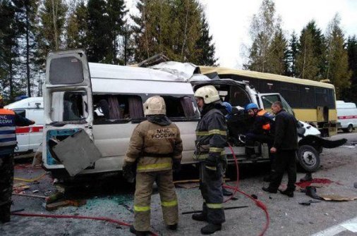 Жахлива аварія у Росії: 13 загиблих, 17 травмованих. ФОТО. ВІДЕО 18+