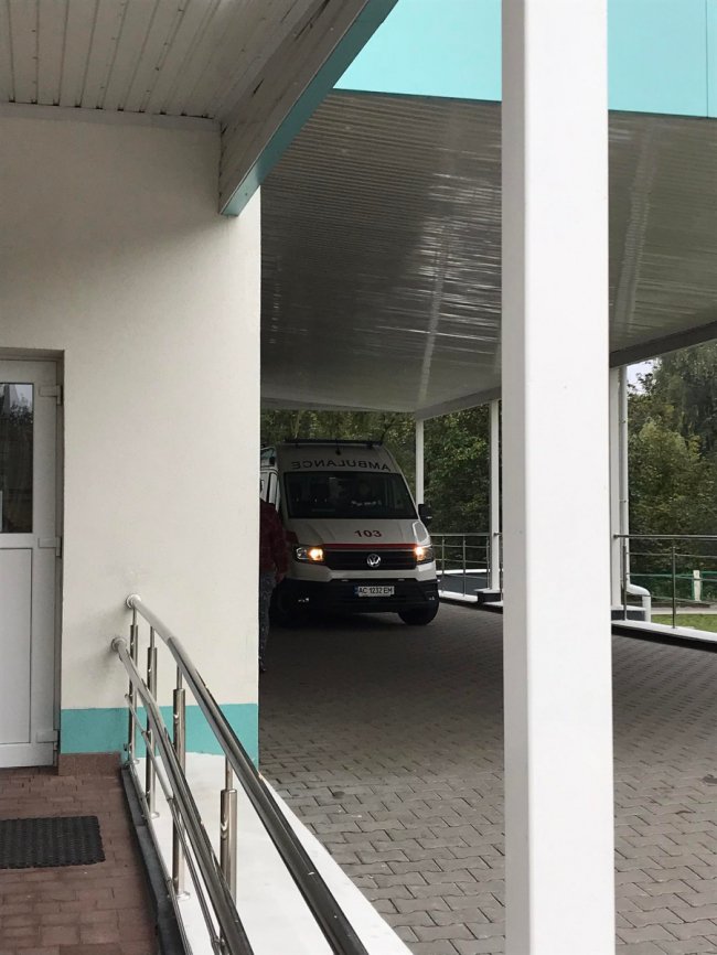 Дістали з води без свідомості: на Волині медики після утоплення врятували жінку