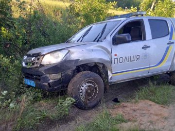 На Волині автівка поліції злетіла у кювет. ФОТО