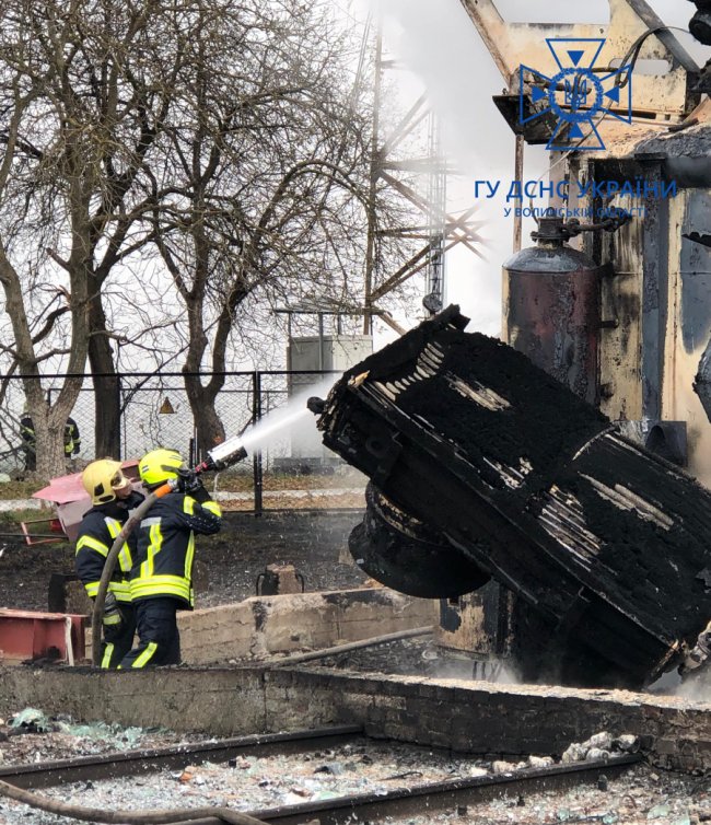 Рятувальники оприлюднили фото із ліквідації пожеж після влучань ракет у Луцьку і Ковелі