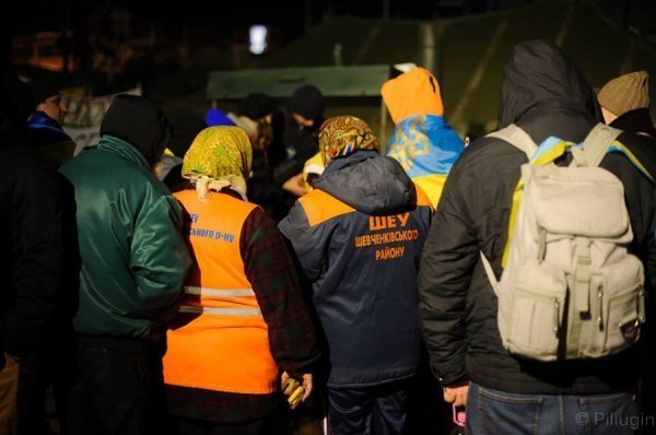Євромайдан за півгодини до знесення. ФОТО