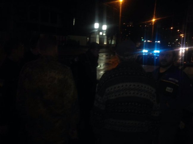 У Луцьку авто на швидкості втаранилося в огорожу