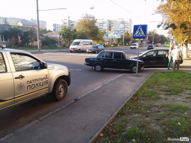 Аварія у Луцьку: не розминулися два легковики. ФОТО