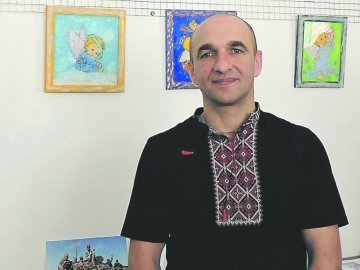 Боєць АТО картинами рятує людей