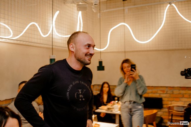 «Інвестор» вміє дивувати»: будівельна компанія розіграла мандрівку до Амстердаму. ФОТО*