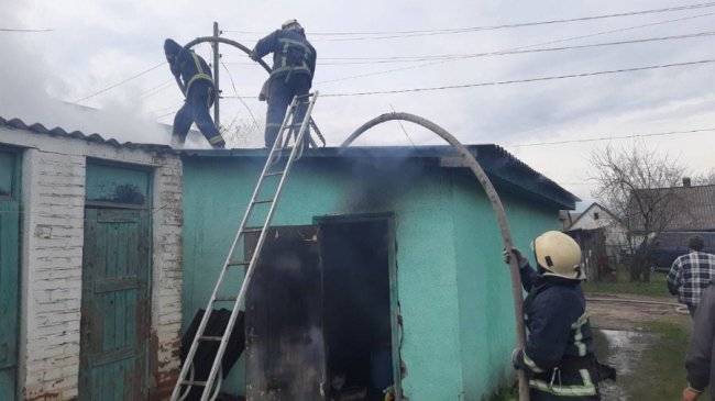 У Рованцях через дитячі пустощі з вогнем виникла пожежа