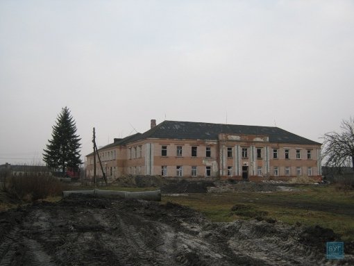 На Волині приміщення лікарні переобладнають  в житловий будинок. ФОТО