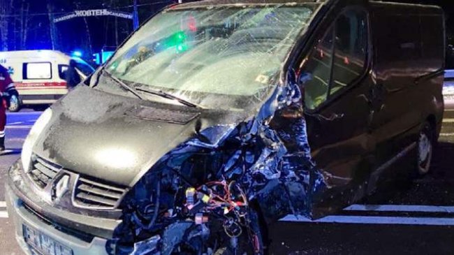 Під Києвом п'яний водій врізався в автівку: сім'я з немовлям дивом вижила