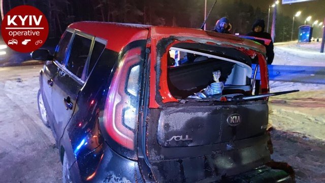 Під Києвом п'яний водій врізався в автівку: сім'я з немовлям дивом вижила