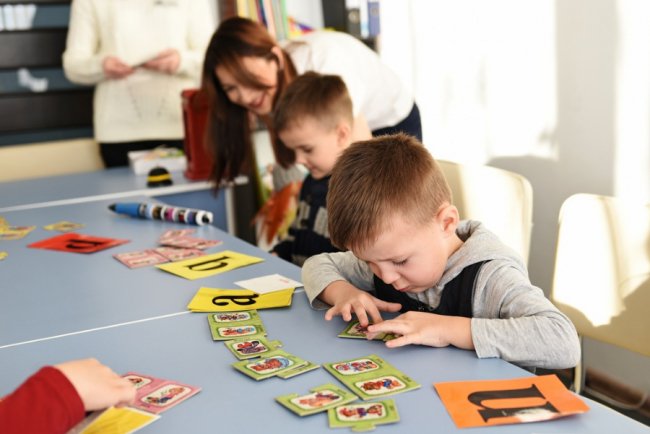 У «Промені» відкривається незвичний сімейний клуб англійської мови*