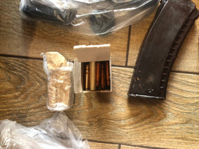 Волинські поліцейські затримали торговців зброєю. ФОТО