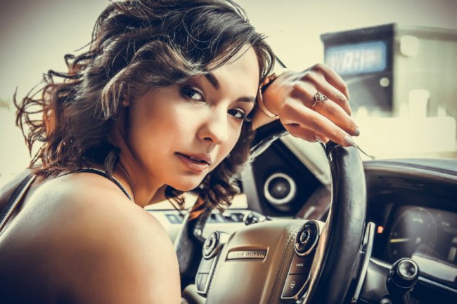 Катя Павлова знялася у весняній фотосесії для WEST AUTO HUB*