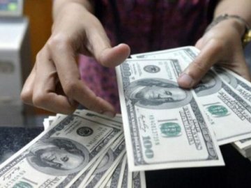 «Не найкращий засіб для заощаджень», – експерт-аналітик про купівлю доларів