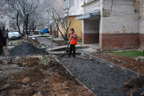 У Луцьку через ремонт водопроводу шість будинків залишились без води. ФОТО