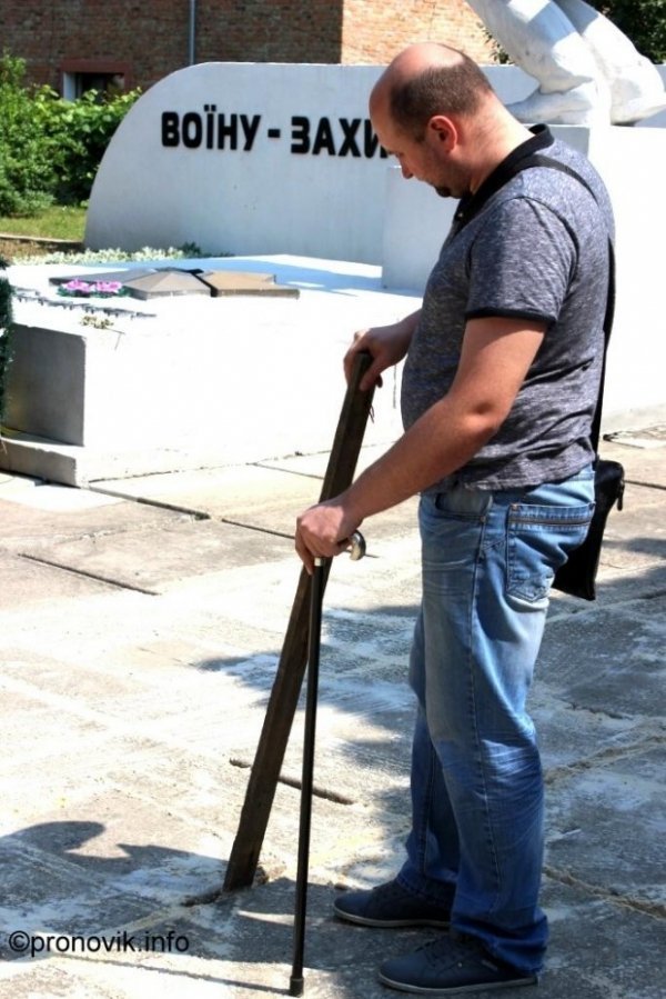 Як депутати ремонтували площу в місті на Волині. ФОТО