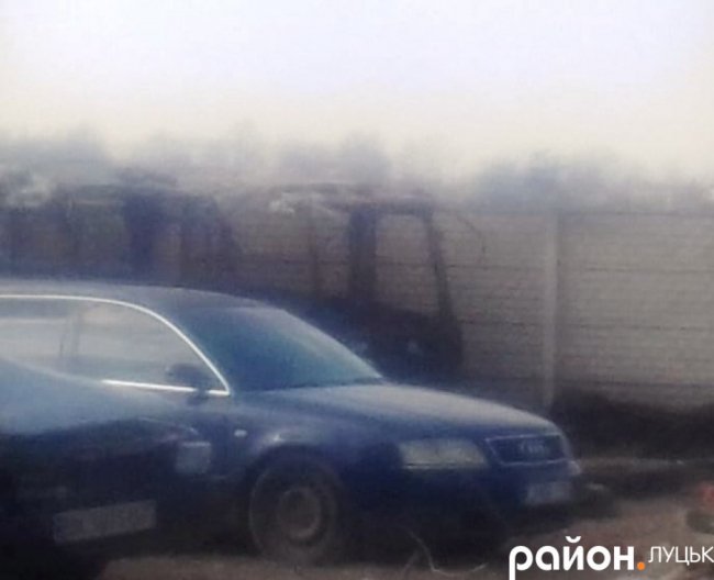 У Луцьку на стоянці згоріло два автобуси. ФОТО