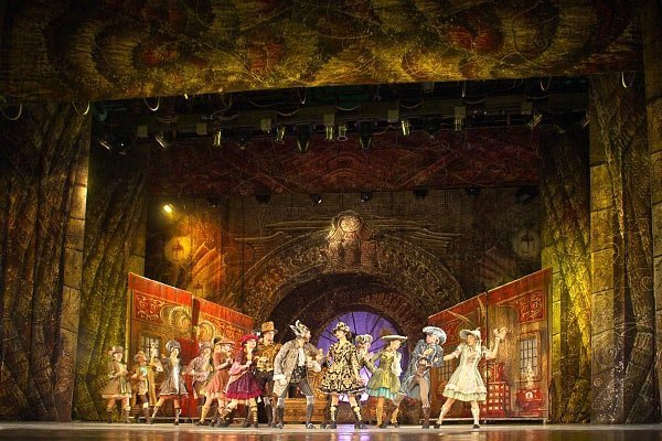 Лучан запрошують на театральне чаклунство. ФОТО