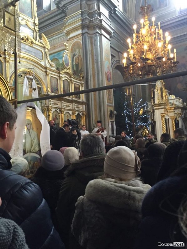 Вигуки подяки та аплодисменти. У луцькому соборі нагороджували героїв. ФОТО