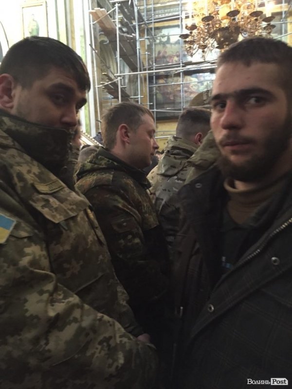 Вигуки подяки та аплодисменти. У луцькому соборі нагороджували героїв. ФОТО