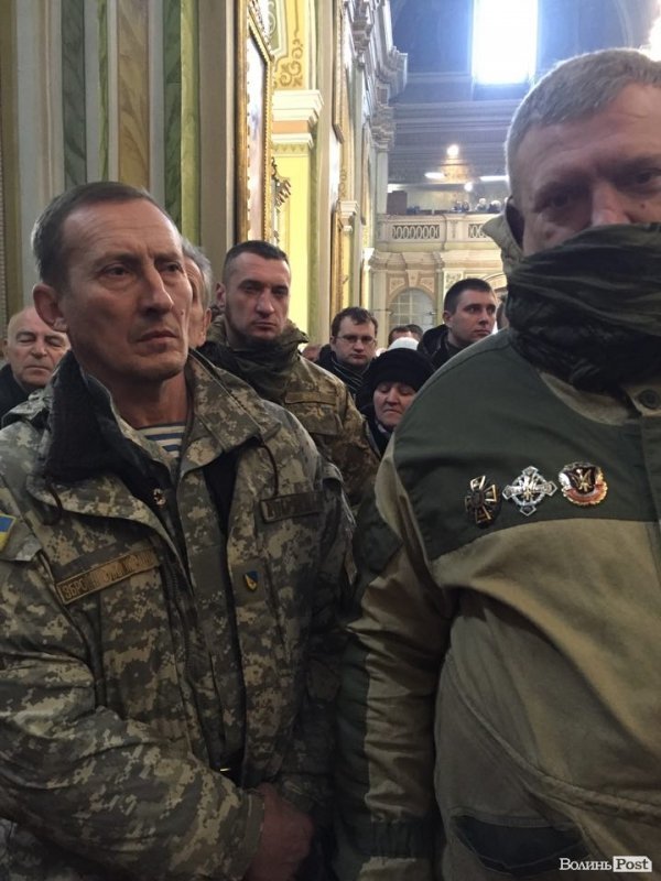 Вигуки подяки та аплодисменти. У луцькому соборі нагороджували героїв. ФОТО