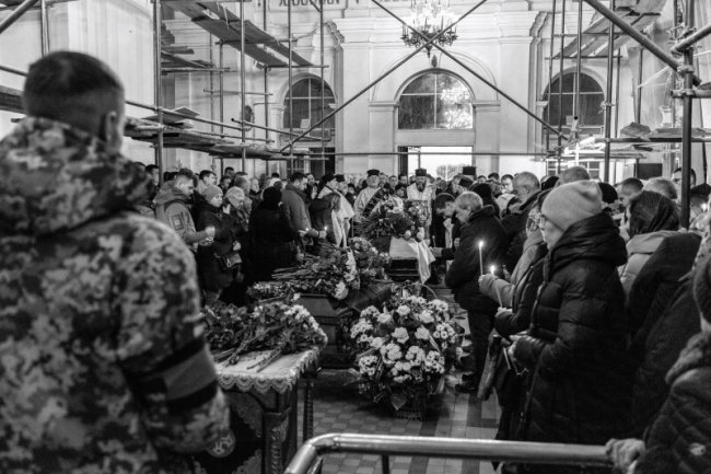 Лучани попрощались із загиблими у війні Героями Русланом Макарчуком та Ігорем Небосьом