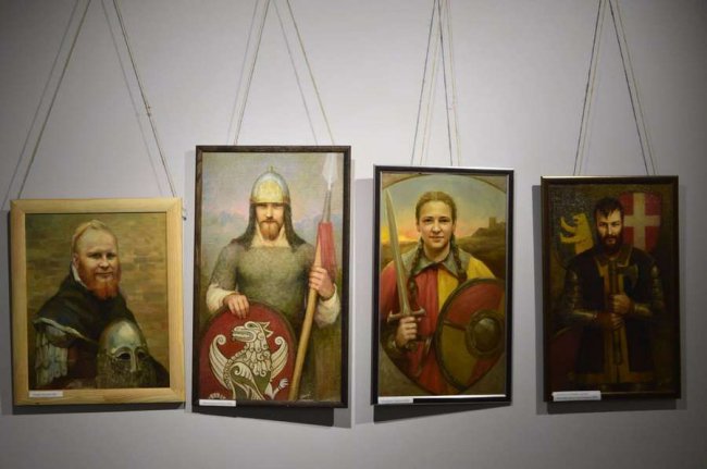 У Луцьку – незвична виставка про українських воїнів. ФОТО