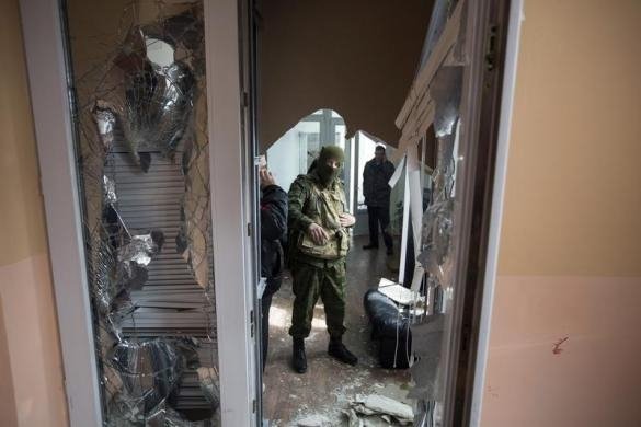 «Зелені чоловічки» окупували штаб ВМС. ФОТО