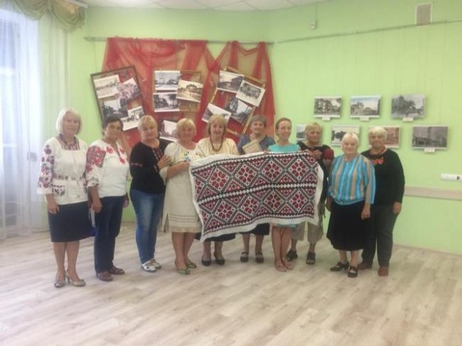 На Волині виготовили велетенську вишиванку для пам’ятника Шевченку