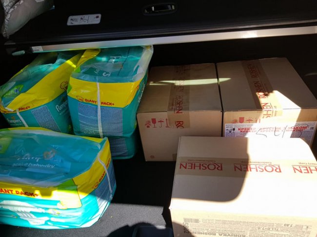 Нова сім'я покинутого в луцькій лікарні хлопчика завезла подарунки у дитбудинок. ФОТО