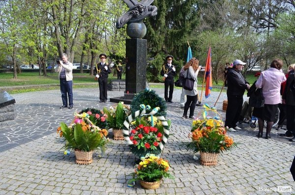 У Луцьку вшанували жертв Чорнобиля. ФОТО