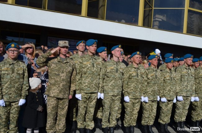 «Нам є що захищати»: урочиста посвята ліцеїстів у Луцьку.  ФОТО