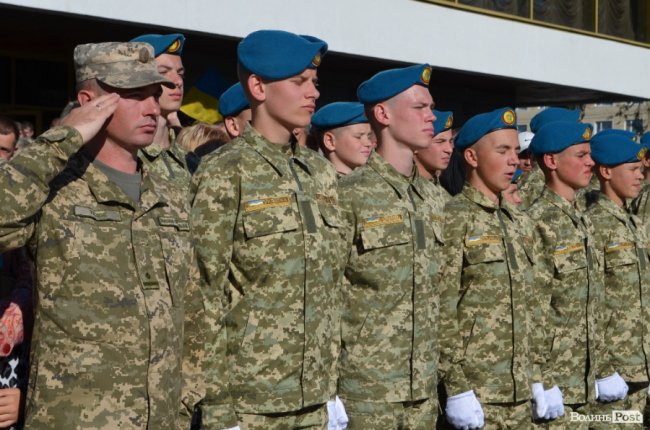 «Нам є що захищати»: урочиста посвята ліцеїстів у Луцьку.  ФОТО