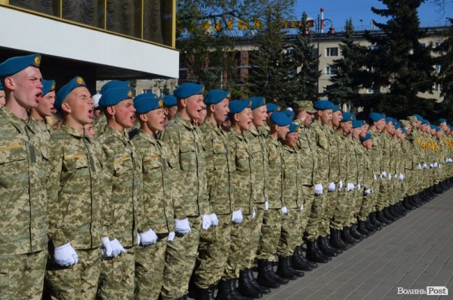 «Нам є що захищати»: урочиста посвята ліцеїстів у Луцьку.  ФОТО