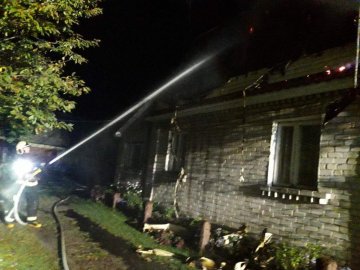 На Волині горіли два житлові будинки та господарська споруда