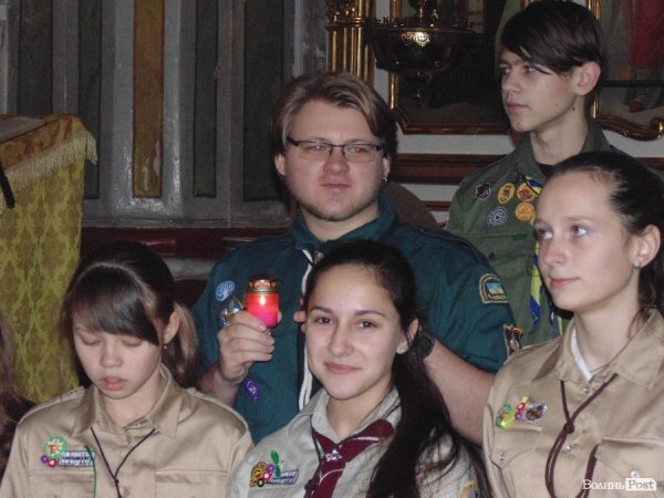 Пластуни передали Вифлиємський вогонь православній громаді Луцька. ФОТО. ВІДЕО