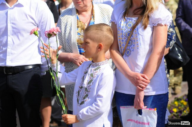 З маками і трояндами: у Луцьку відзначили річницю перемоги над нацизмом. ФОТО