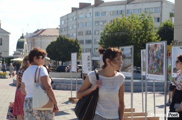 Фотовиставка на Театральному майдані в Луцьку. ФОТО