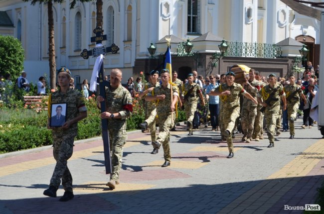 Як у Луцьку прощалися з Героєм Андрієм Єлістратовим. ФОТО