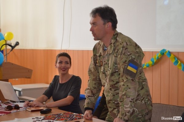 У Луцьку «айдарівці» розповіли студентам, скільки ще триватиме війна на Сході. ФОТО