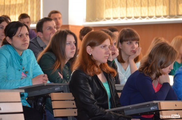 У Луцьку «айдарівці» розповіли студентам, скільки ще триватиме війна на Сході. ФОТО