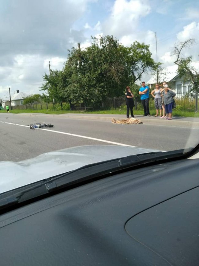 На Львівщині водій на смерть збив велосипедистку. ФОТО
