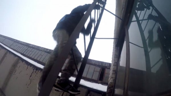 Підлітки влаштували екскурсію закинутим заводом у Нововолинську