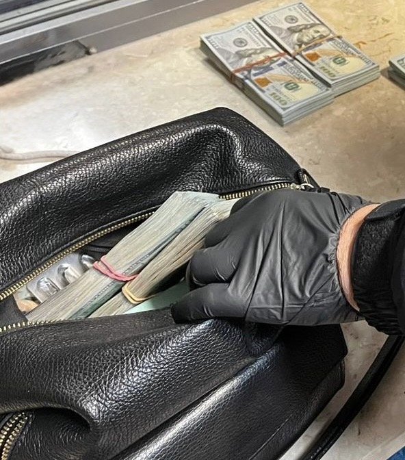 Подружжя намагалось незаконно провезти через волинський кордон понад 2 мільйони гривень