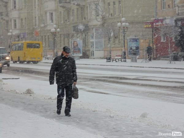 Луцьк засипає снігом. ФОТО